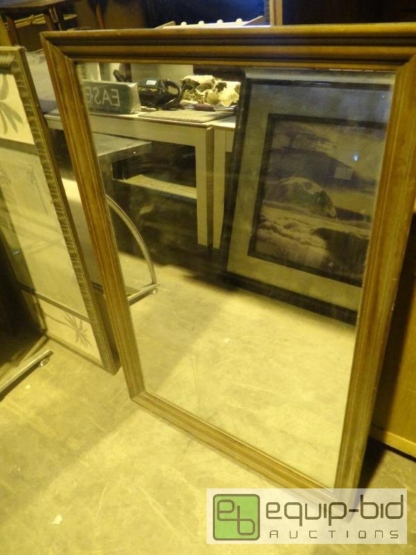 lot 4155 image: Wall Hung Mirror