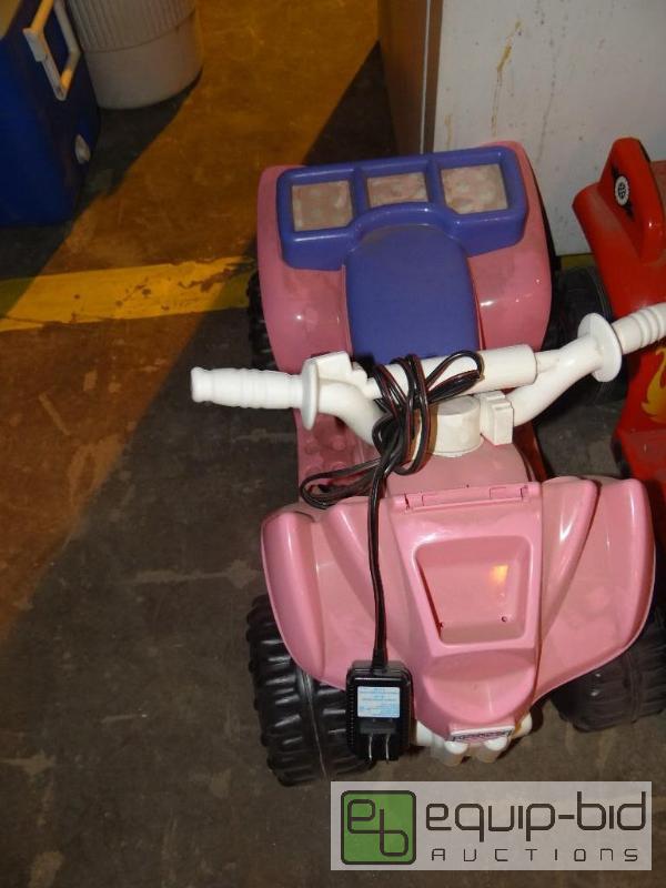 lot 4170 image: Kids New Power Wheel Quad w Charger