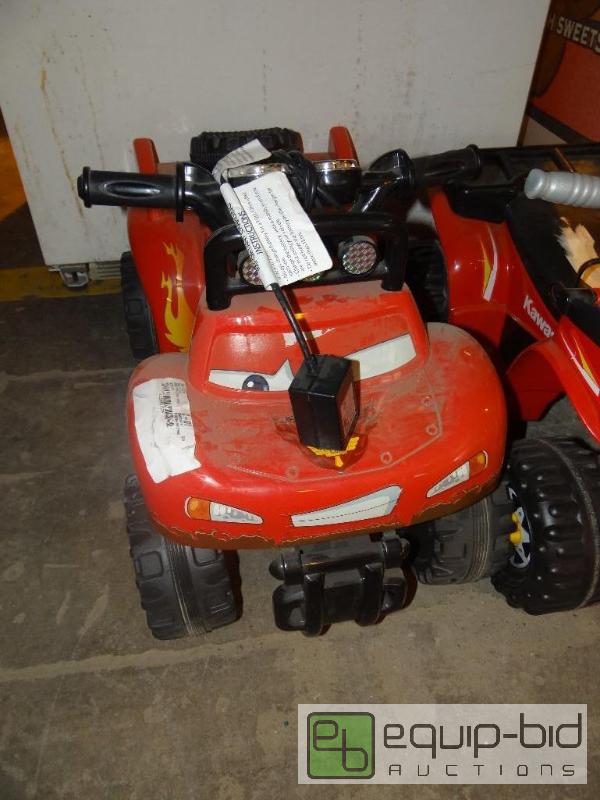 lot 4171 image: Kids New Power Wheel Quad w Charger