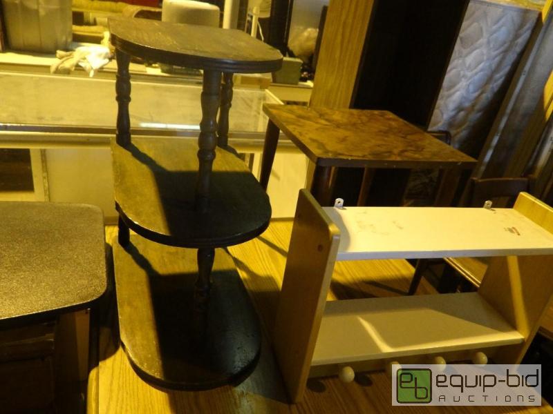 lot 4177 image: (2) Small Shelfs, (1) Small Table
