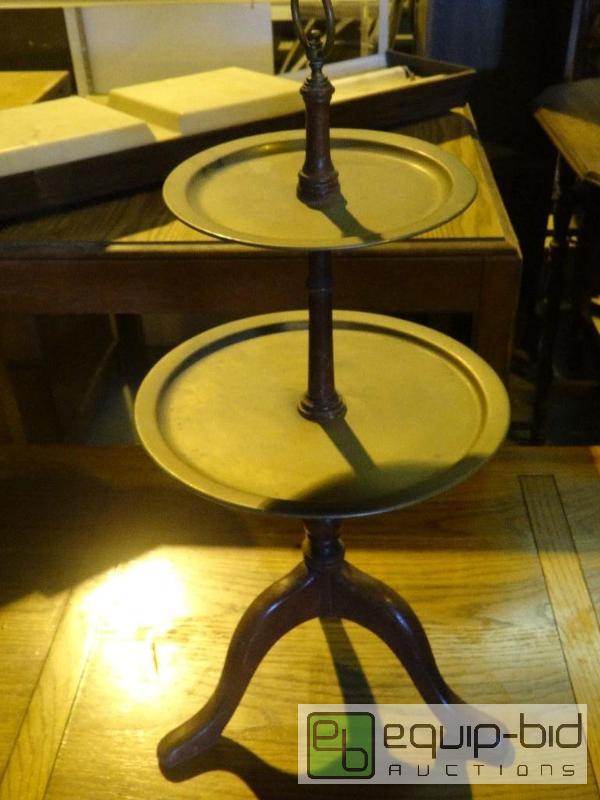 lot 4186 image: 2 Tier Dessert Stand Display