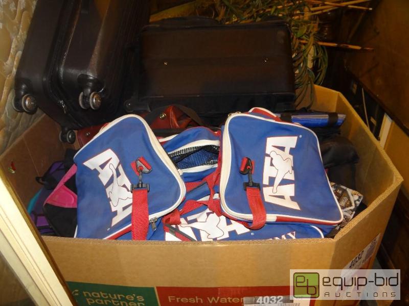 lot 4195 image: Large Lot of Traveling Luggage & Sportbags