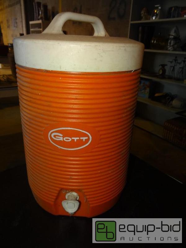 lot 4209 image: Gott Sport DrinkWater Beverage Dispenser w Spout