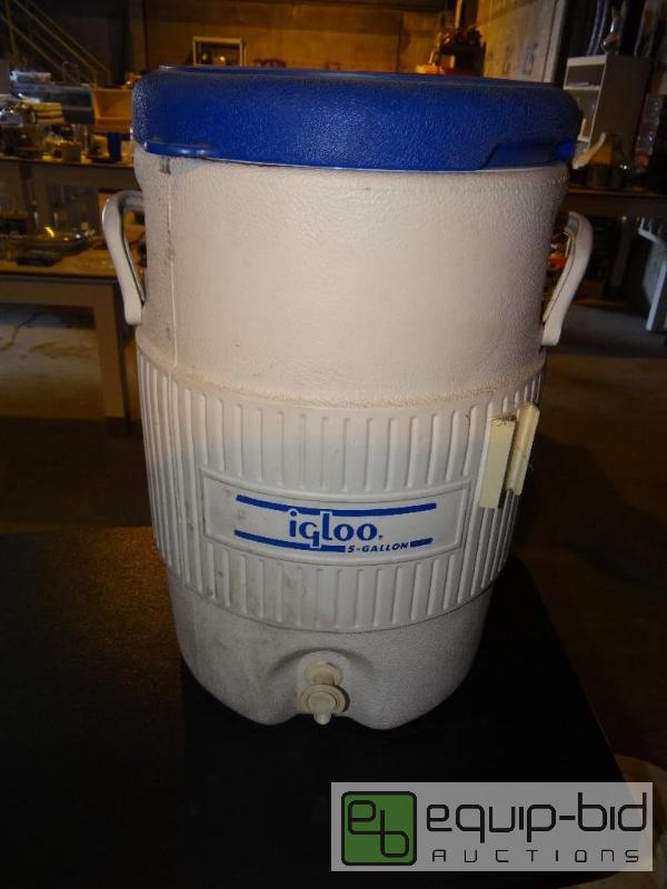 lot 4210 image: Igloo Sport DrinkWater Beverage Dispenser w Spout