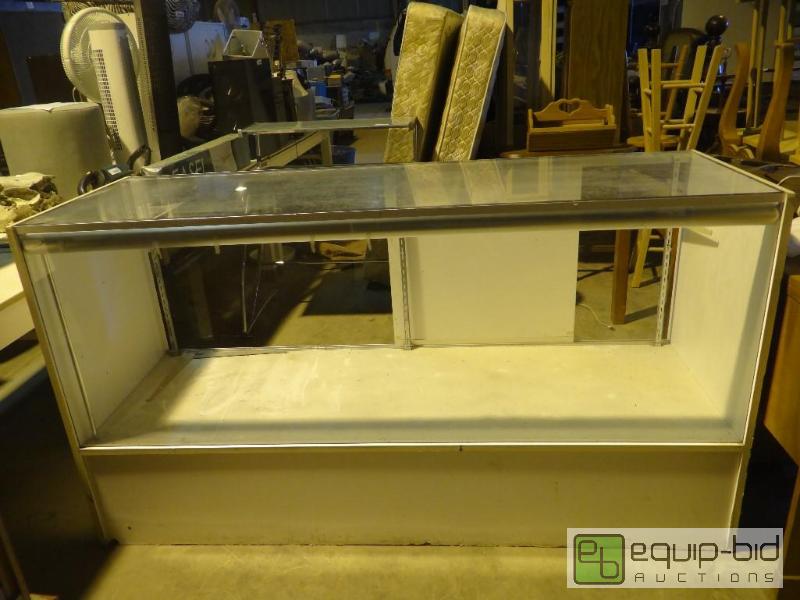 lot 4219 image: Glass Front Lighted Display Cabinet