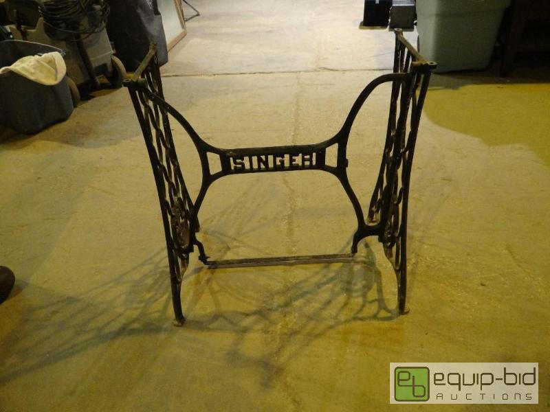 lot 4223 image: Vintage Iron Singer Sewing Machine Base