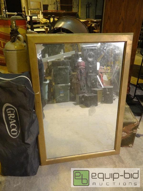 lot 4225 image: Wall Hung Mirror