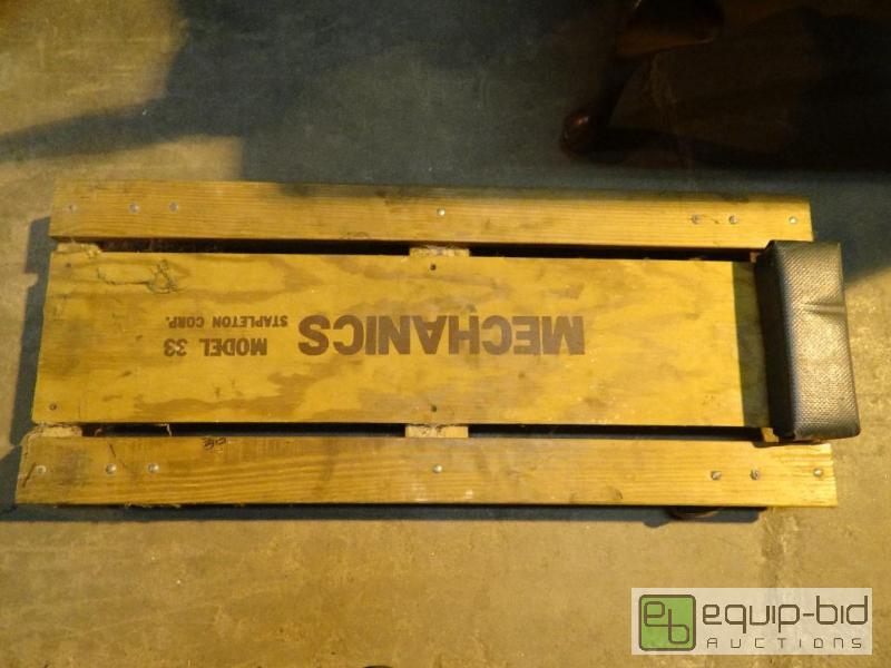 lot 4226 image: Wooden Mechanics Roll Under Cart on Wheels