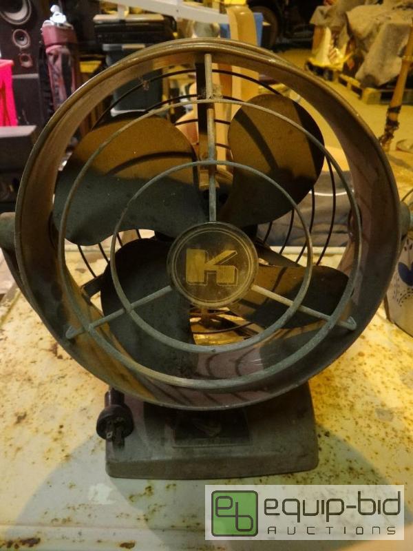 lot 4234 image: Old Metal Fan