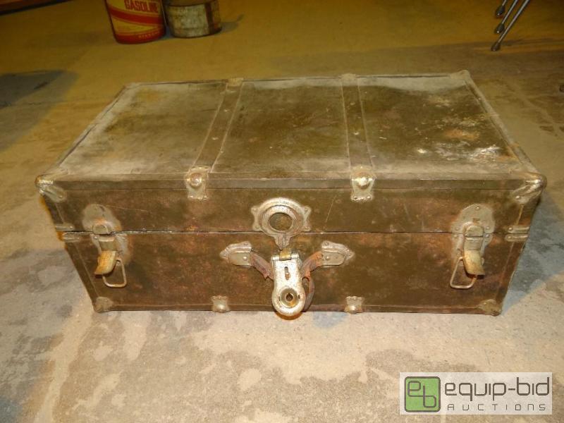 lot 4246 image: Old Trunk Chest