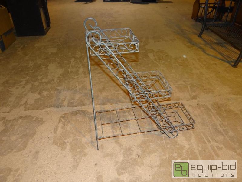 lot 4250 image: Plant Stand