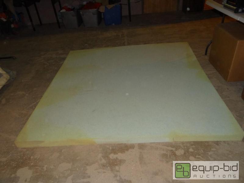 lot 4252 image: Thick Foam Bed Topper