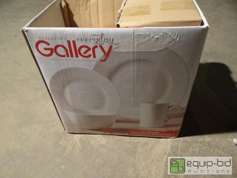 lot 4256 image: Gallery White Dinnerware