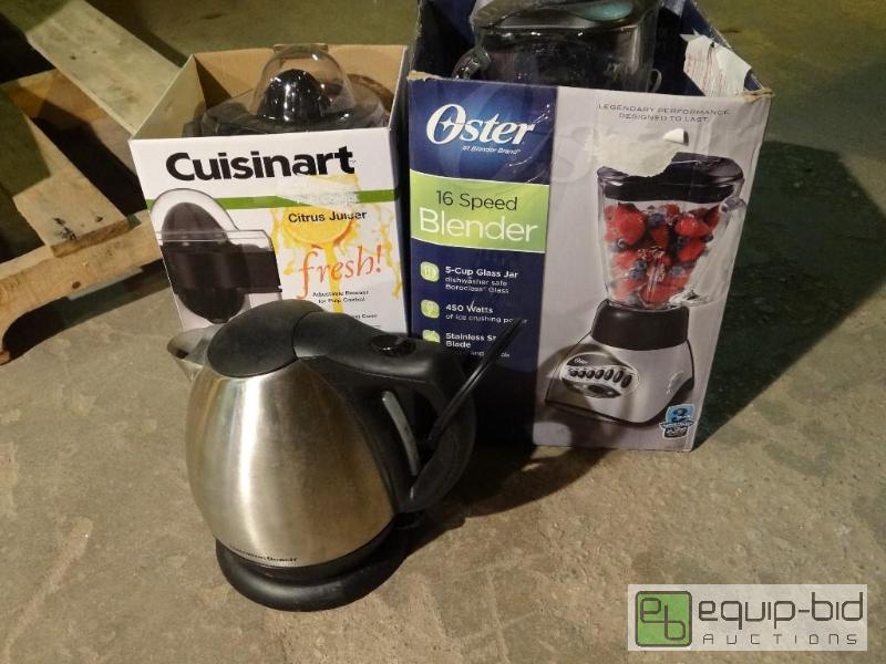 lot 4264 image: Electric Kettle, Oster Blender & Cuisinart Juicer