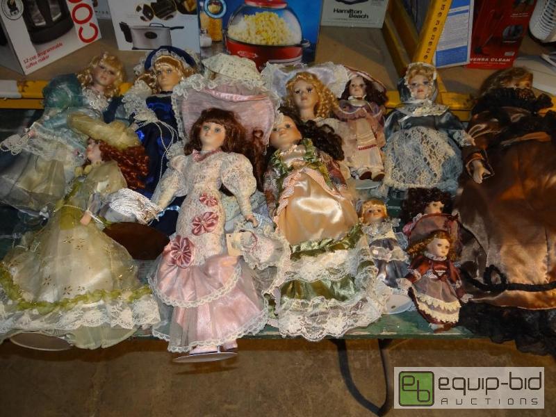 lot 4268 image: Very Large Lot of Collectible Porcelain Dolls