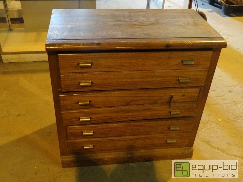 lot 4292 image: Dark Wood 3 Drawer Dresser