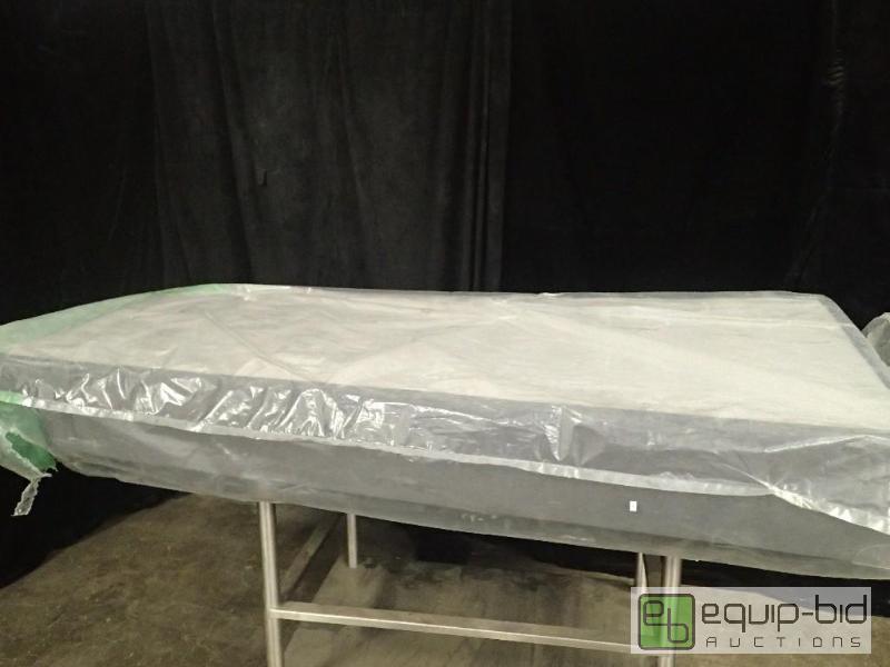 lot 230 image: Sealy Twin Size Box Spring
