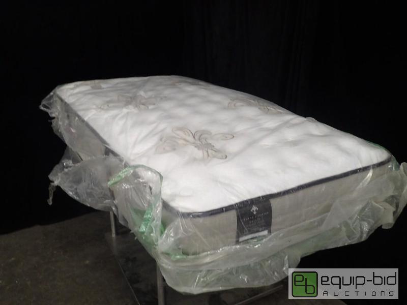 lot 231 image: Stearns and Foster Estate Walnut Grove Twin XL Size Mattress