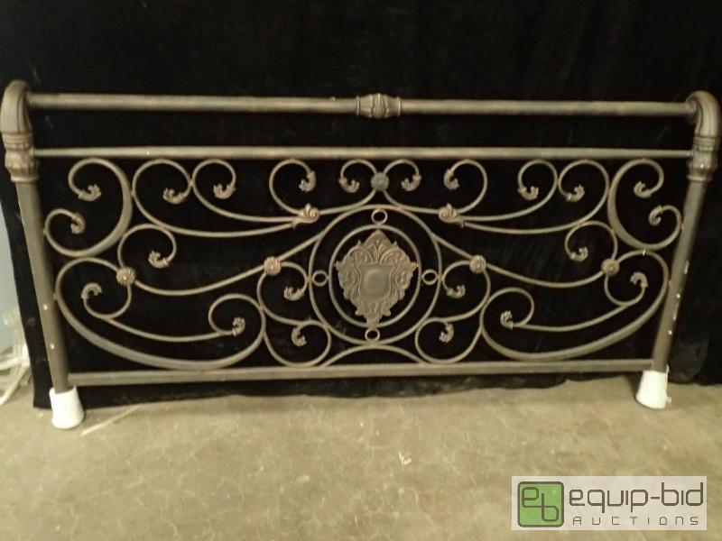 lot 237 image: Hillsdale Augustus California King Footboard