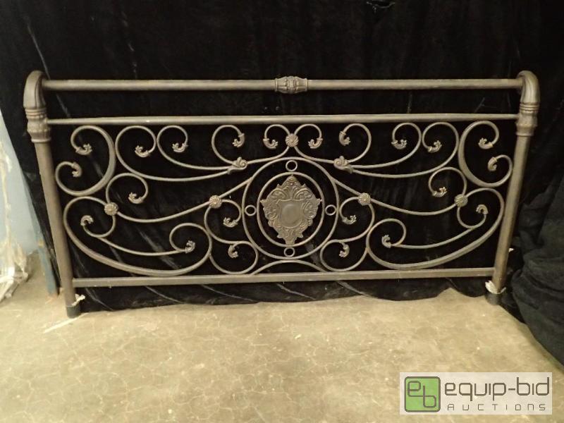 lot 241 image: Hillsdale Augustus California King Footboard