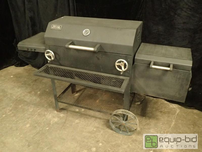 lot 263 image: Smoke Hollow Smoker