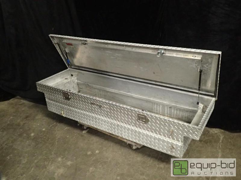 lot 269 image: Delta Aluminum Diamond Plate Tool Box