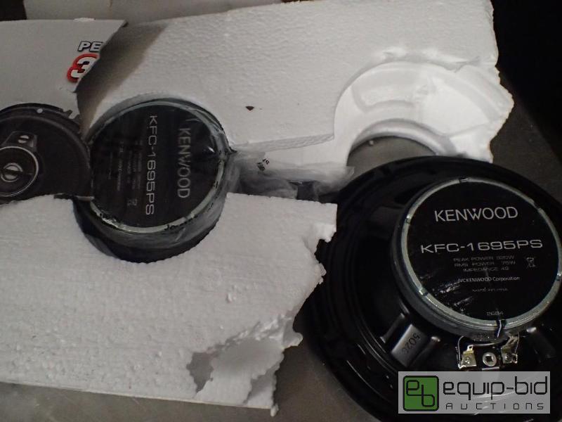 lot 286 image: Kenwood 3 Way 320 Watt Speaker