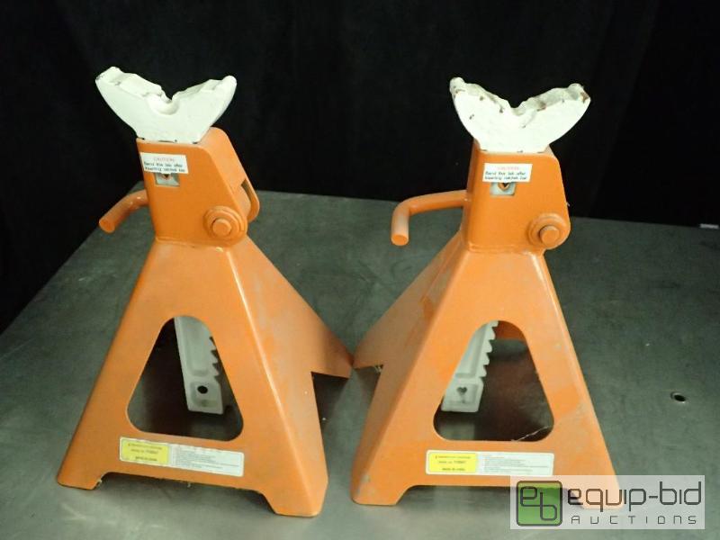 lot 332 image: Pair 6 Ton Jack Stands
