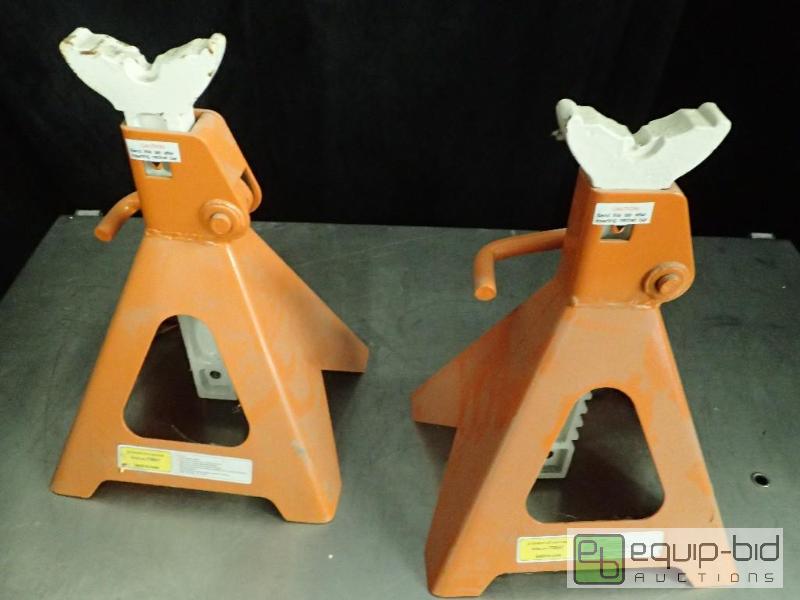 lot 333 image: Pair 6 Ton Jack Stands