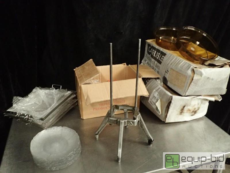 lot 348 image: Large Lot of Misc Kitchen Goods