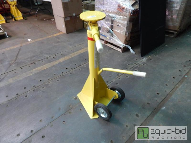 lot 5793 image: Dayton Trailer Stabilizing Jack #4W287G