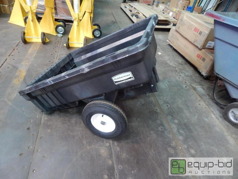lot 5800 image: Rubbermaid Tractor Cart