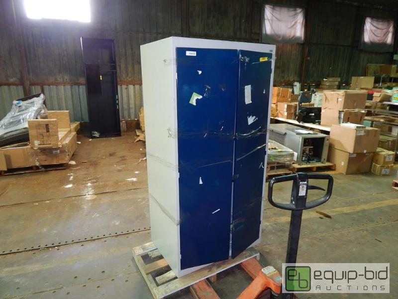 lot 5815 image: Sandusky Cabinet