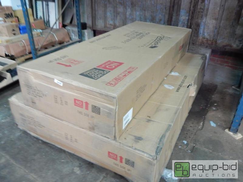 lot 5822 image: Abbyson Living E-King Footboard Headboard
