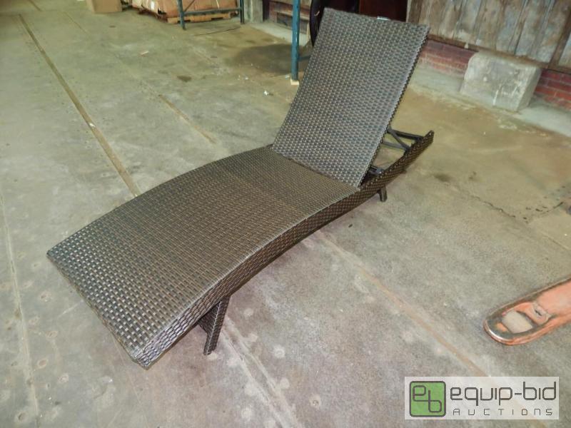 lot 5825 image: Wicker Reclining Chair