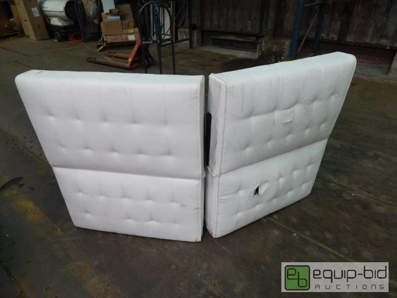 lot 5829 image: Abbyson Living Couch