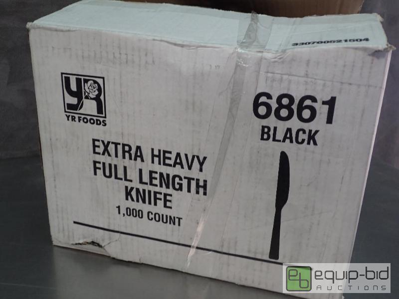 lot 6032 image: Box of Extra Heavy Plastic Knifes