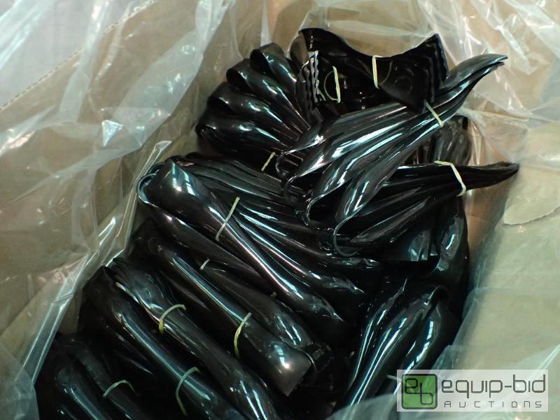 lot 6125 image: Lot of Black Small Tongs