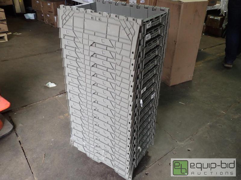 lot 6138 image: Lot of Totes Folding Lids