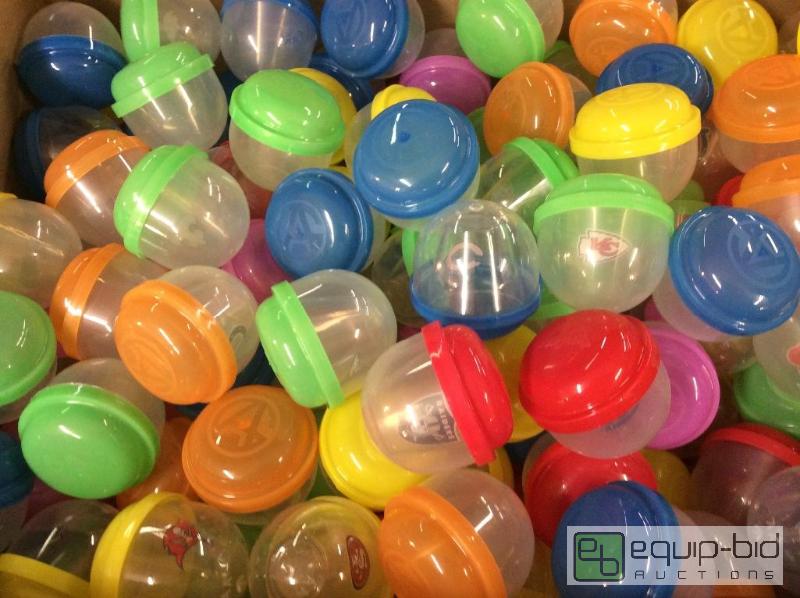 lot 170 image: NFL Vending Mini Plastic Shot or Collectors C...