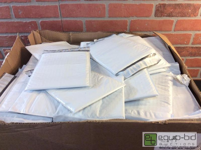 lot 59 image: Poly Bubble Mailers With Side Seals  Quantity...
