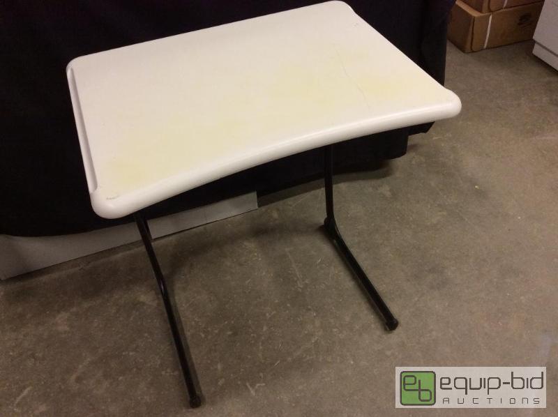 lot 75 image: Kay - Twelve KI Intellect Cantilever Desk  Qu...