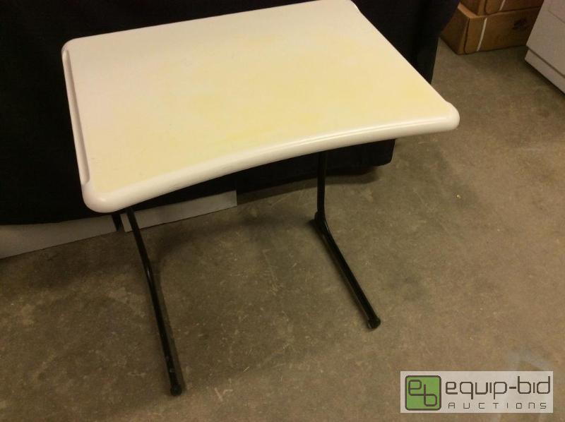 lot 76 image: Kay - Twelve KI Intellect Cantilever Desk  Qu...