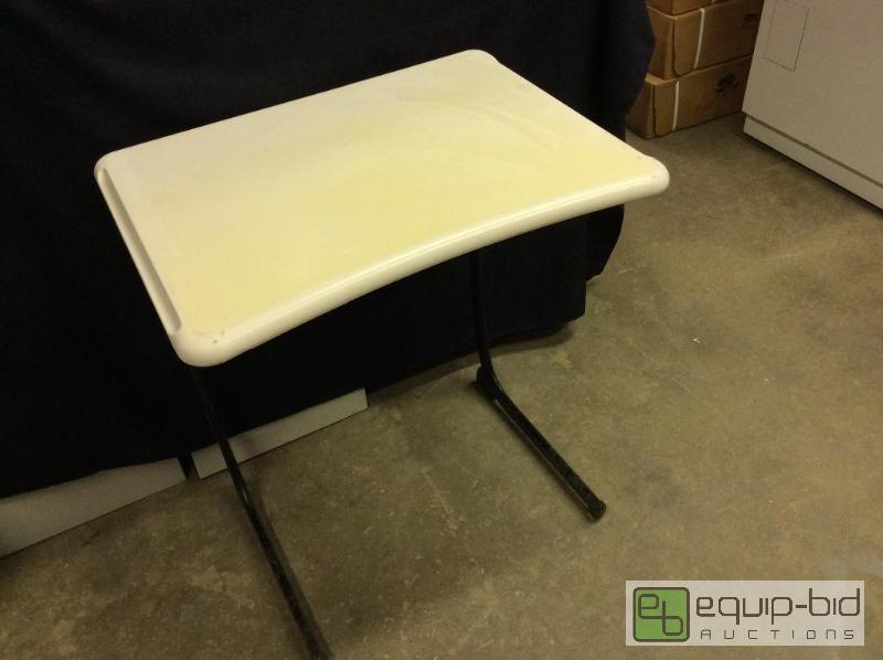 lot 77 image: Kay - Twelve KI Intellect Cantilever Desk  Qu...