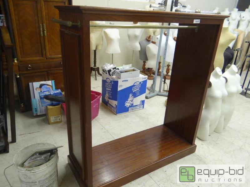 lot 2645 image: Nice and elegant looking wood clothes rack....