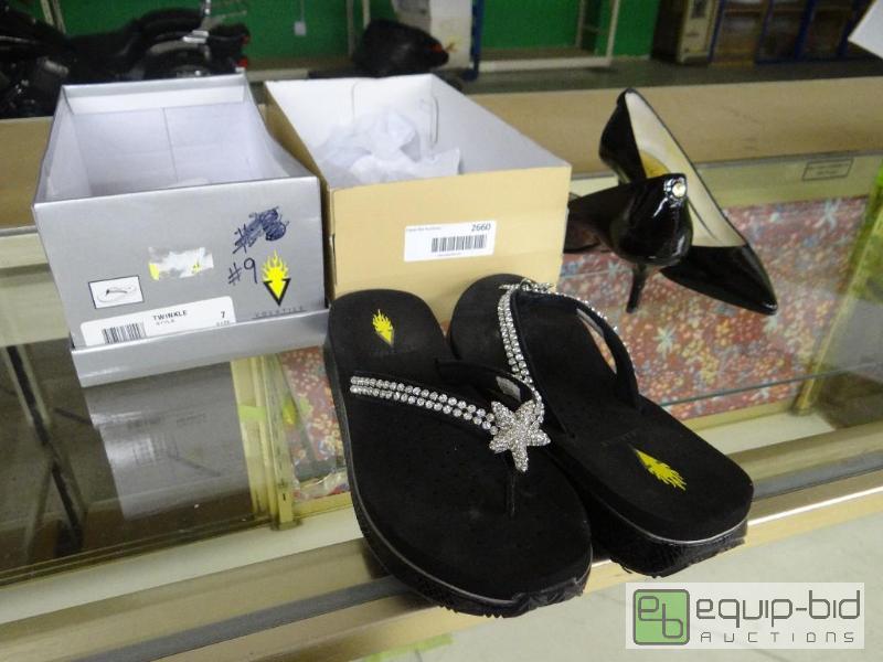 lot 2660 image: 2 pairs of newlike new shoes. Both size 7.0...