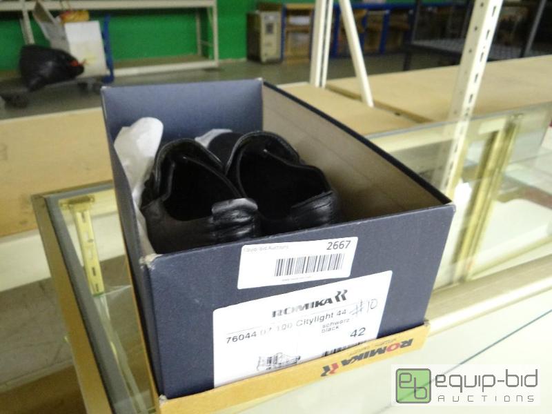 lot 2667 image: Pair of newlike new Romika size 42 shoes....