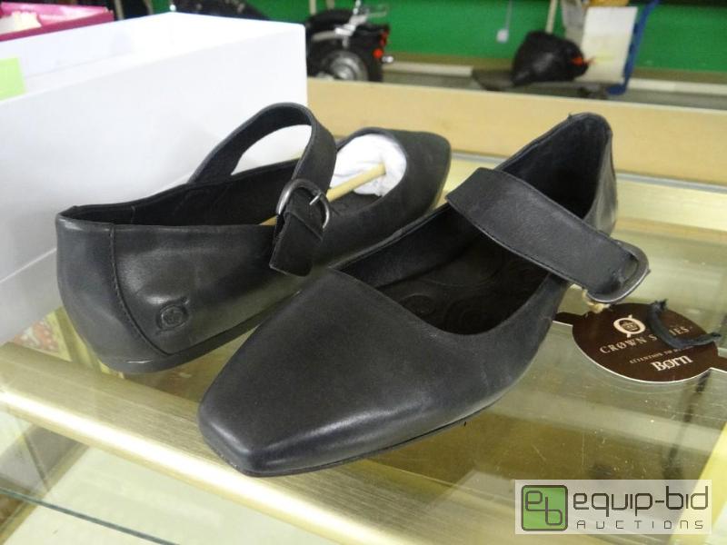 lot 2669 image: Pair of new Born shoes. Size 9.5...