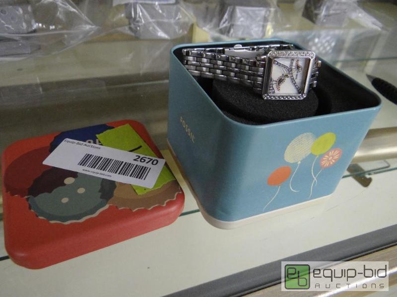 lot 2670 image: Ladies Fossil watch in metal box....