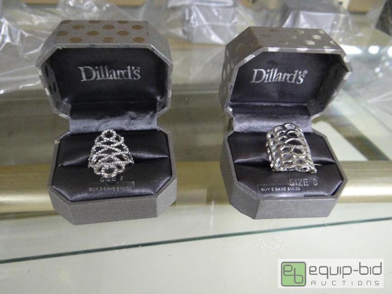 lot 2671 image: 2 ladies rings with boxes....